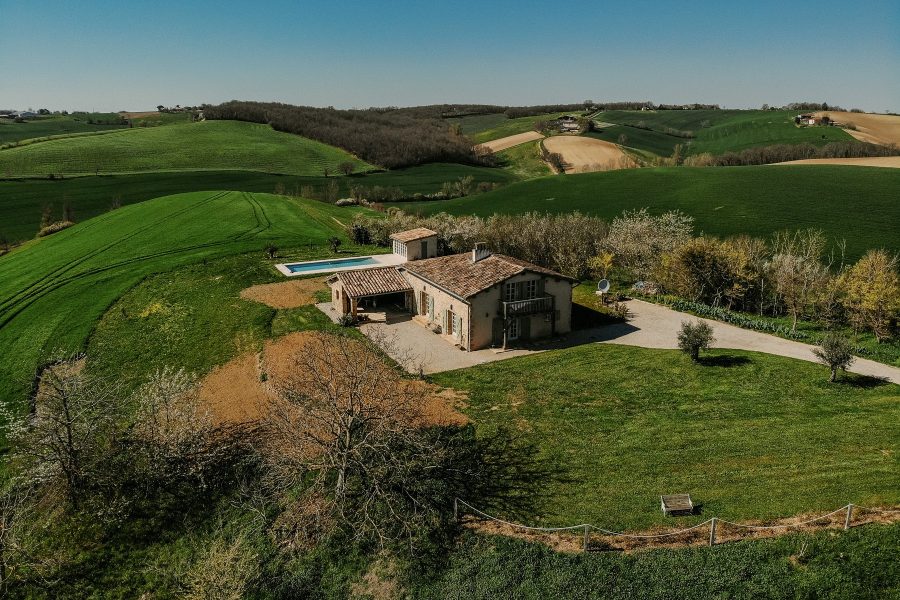 Perfectly Renovated Farmhouse In Exquisit Location