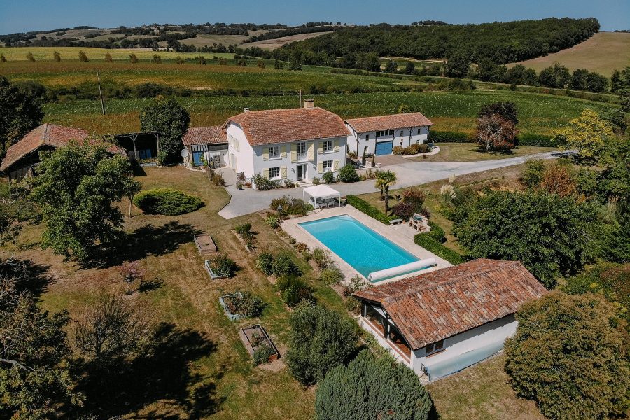Classic Renovated Farmhouse With Pool And Guest Cottage