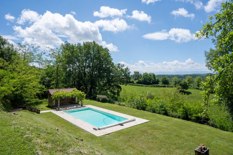 Delightful Farmhouse In Secluded Woodland Setting