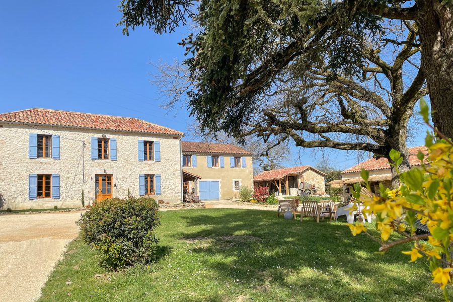 Semi-Commercial Estate With Excellent Income