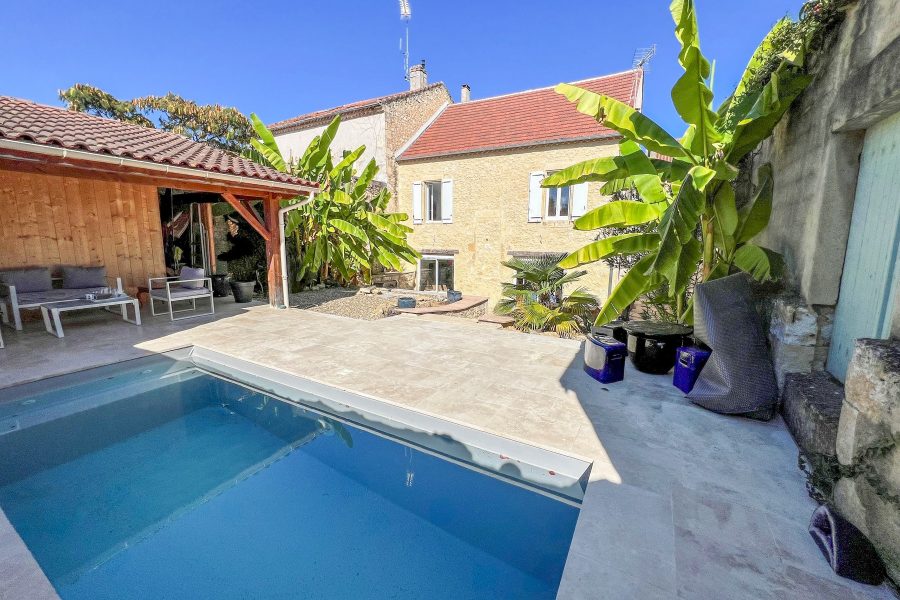 Excellent Town House With Small Pool