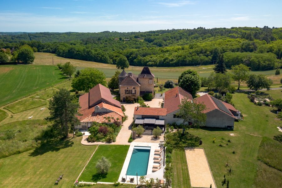 Multifunctional High-End Chateau With Guest Accommodations