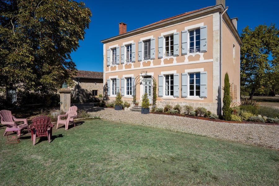 Spectacular Country Estate With Guesthouses And Horse Facilities