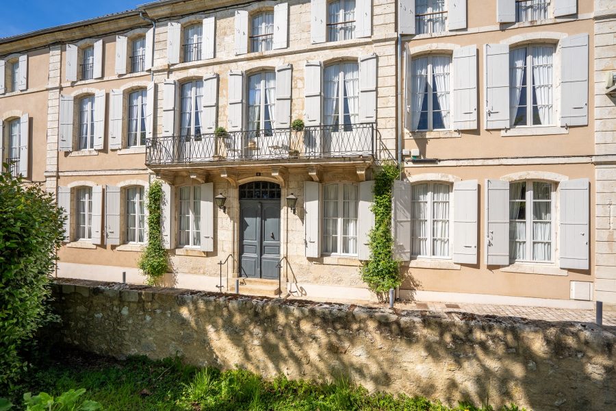 A Light-Filled Manor With A Secret Garden, In The Heart Of Condom